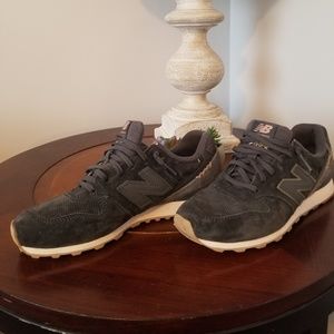 New Balance 696 sneakers
